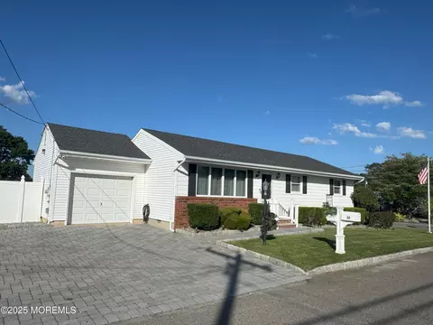 28 Birch St, Beachwood, NJ 08722