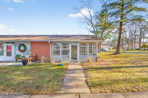 110 Edinburgh Ln # F, Lakewood, NJ 08701