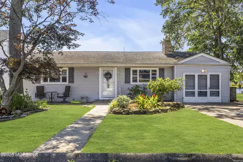 635 Oakwood Dr, Forked River, NJ 08731