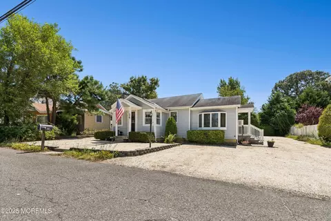 507 Riverside Dr S, Brick, NJ 08723