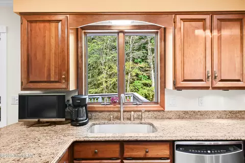 Kitchen - 11 Deer Path, Holmdel, NJ 07733 photo 2 of 5