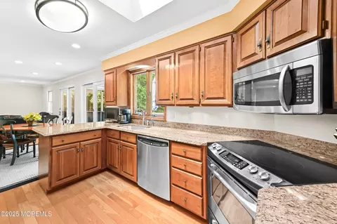 Kitchen - 11 Deer Path, Holmdel, NJ 07733 photo 4 of 5