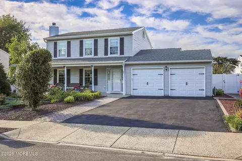 26 Snowdrift Ln, Howell, NJ 07731