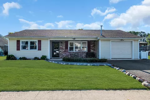 6 Roxbury Dr, Barnegat, NJ 08005