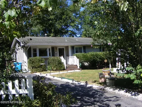 18 Dawn Cypress Ln, Jackson, NJ 08527