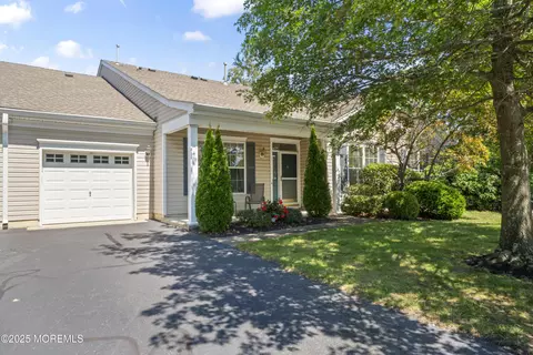 4 Silverside Rd, Lakewood, NJ 08701