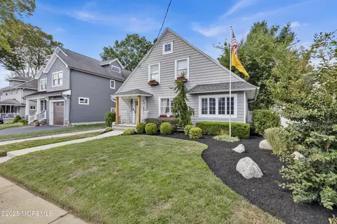 10 Carpenter St, Red Bank, NJ 07701