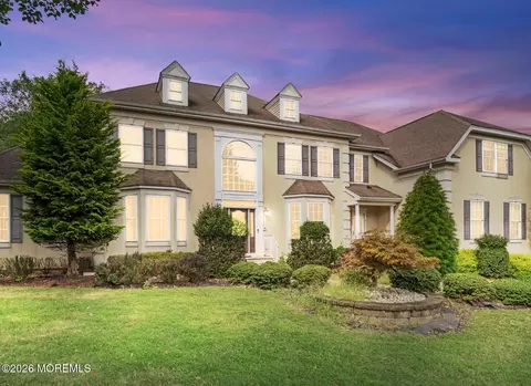 10 Livingston Ct, Marlboro, NJ 07746