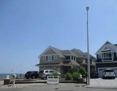 877 Sunrise Blvd, Forked River, NJ 08731