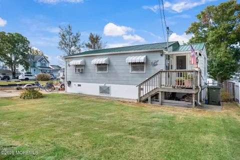 604 S Green St, Tuckerton, NJ 08087