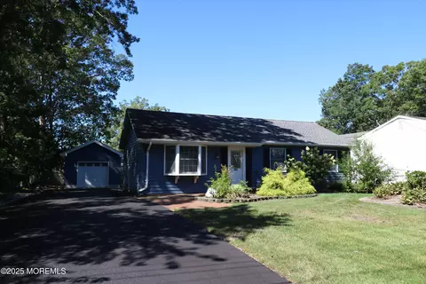 208 Steering Ln, Manahawkin, NJ 08050