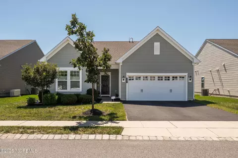5 Aylesford Ln, Manchester, NJ 08759