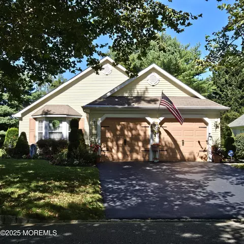 20 Round Valley Ct, Lakewood, NJ 08701