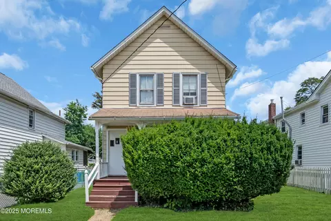 17 Henry St, Freehold, NJ 07728