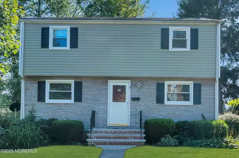 89 Barkalow Ave, Freehold, NJ 07728