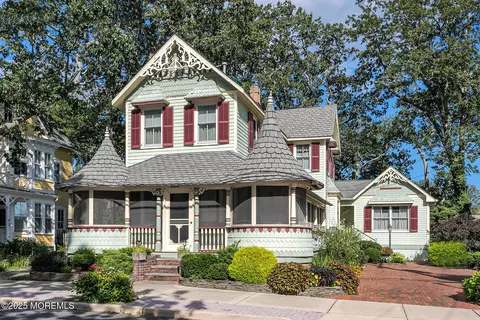 104 Central Ave, Island Heights, NJ 08732