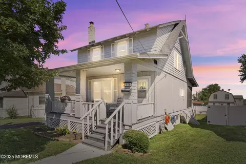 111 Burlington Ave, Leonardo, NJ 07737