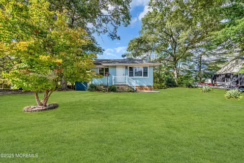 615 Riverside Dr, Bayville, NJ 08721