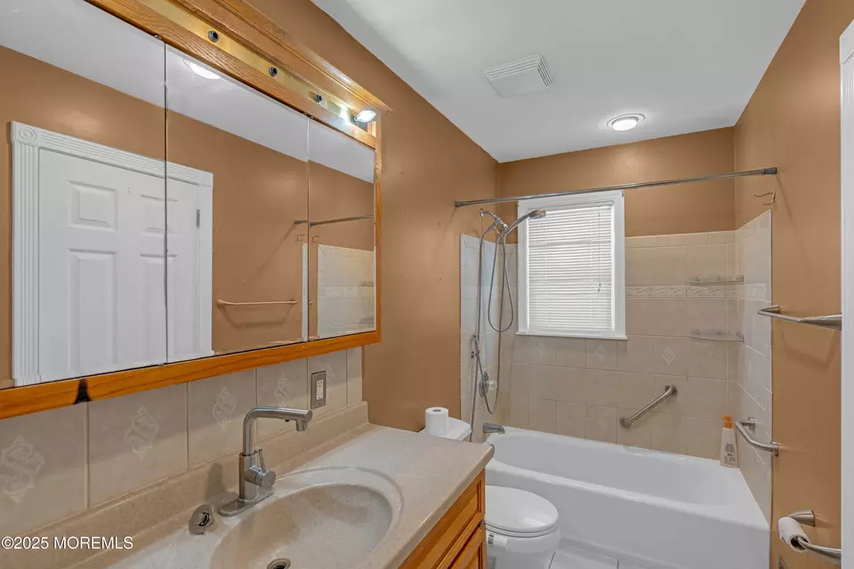 Bath - 19 Spruce St, Beachwood, NJ 08722 photo 1 of 2