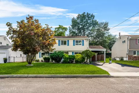 8 Concord Dr, Old Bridge, NJ 08857