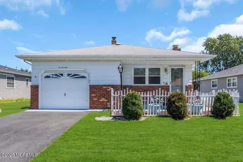 214 Charlotteville Dr N, Toms River, NJ 08757