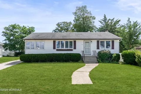 20 E Longport Ave, Ocean Gate, NJ 08740