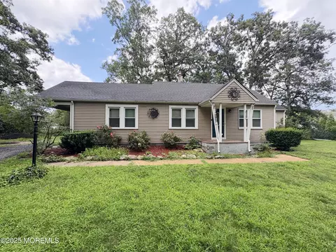 2102 Massachusetts Ave, Toms River, NJ 08755