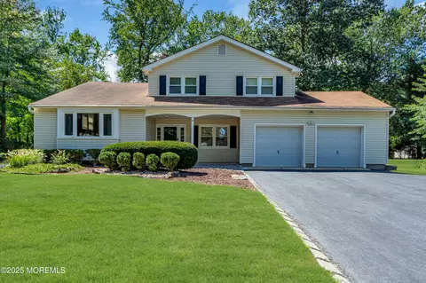 4 Michele Dr, Middletown, NJ 07748