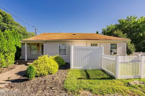 29 Ford Rd, Howell, NJ 07728