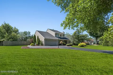 20 Tilton Dr, Freehold, NJ 07728