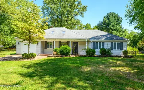 85 Susan Dr, Jackson, NJ 08527