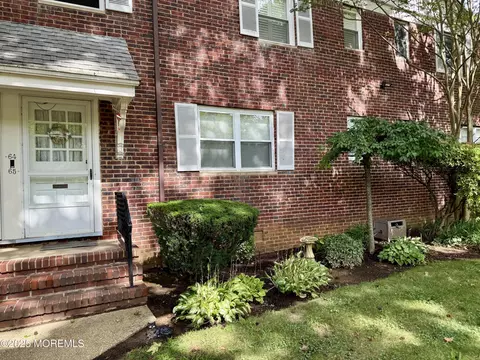65 Manor Dr, Red Bank, NJ 07701
