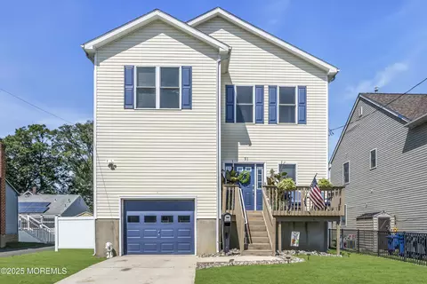 31 Ocean Ave, Middletown, NJ 07748