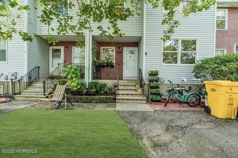 4 Hazelwood Ln, Lakewood, NJ 08701