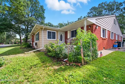 18 Dove St #A, Manchester, NJ 08759