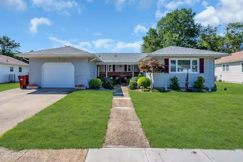 23 Fontana St, Toms River, NJ 08757