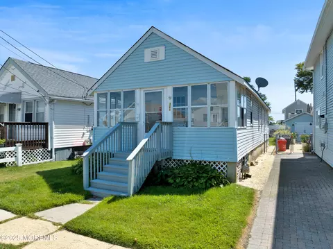 321 Dupont Ave, Seaside Heights, NJ 08751