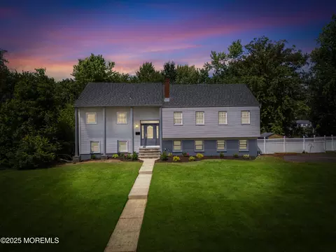 93 Stratford Dr, Freehold, NJ 07728