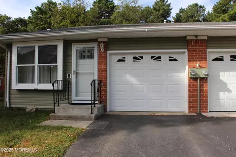 18 Independence Pkwy # A, Whiting, NJ 08759