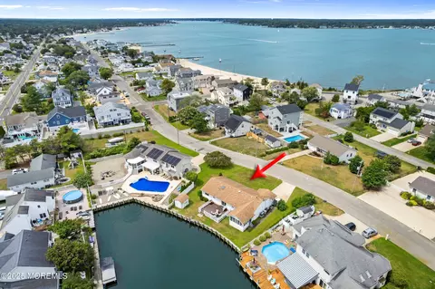 12 E Longport Ave, Bayville, NJ 08721