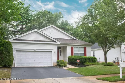 108 Hyannis Ct, Galloway, NJ 08205