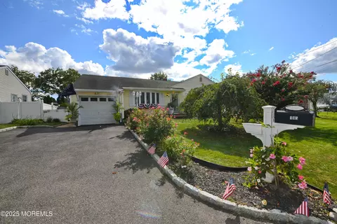 105 Midstreams Pl, Brick, NJ 08724