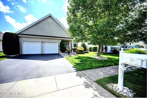 10 Crawford Rd, Manalapan, NJ 07726
