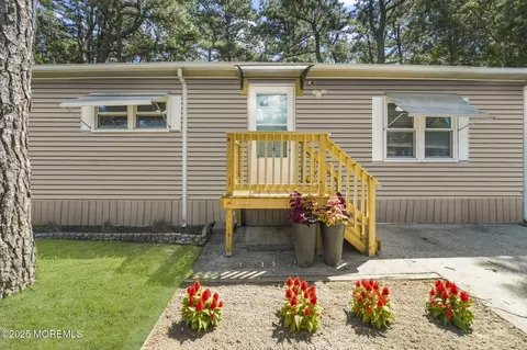 11 Partridge Pl, Whiting, NJ 08759
