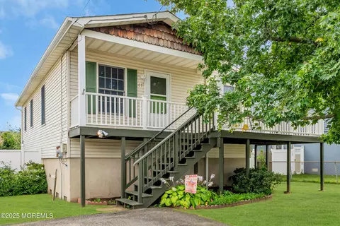 41 Brainard Ave, Port Monmouth, NJ 07758
