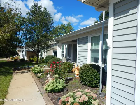 1038 Canterbury Dr # A, Manchester, NJ 08759