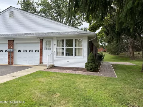 262 Laurel Ct #B, Whiting, NJ 08759