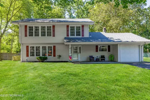 41 Cambridge Dr, Jackson, NJ 08527
