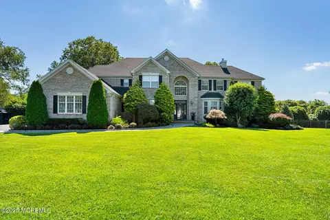 2 Rodeo Dr, Jackson, NJ 08527
