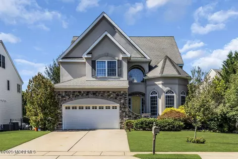 2 Bracken Ct, Howell, NJ 07731